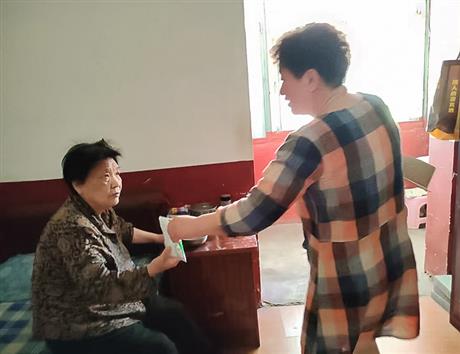 院长关心关爱老人