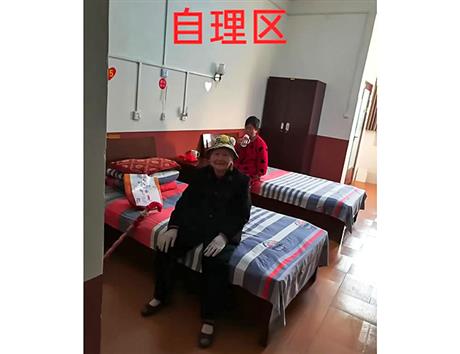 自理区开心的老人